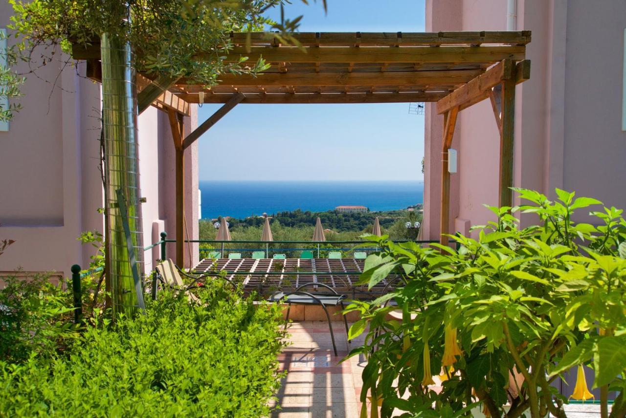 Lucia Simona Villas Mousata Luaran gambar