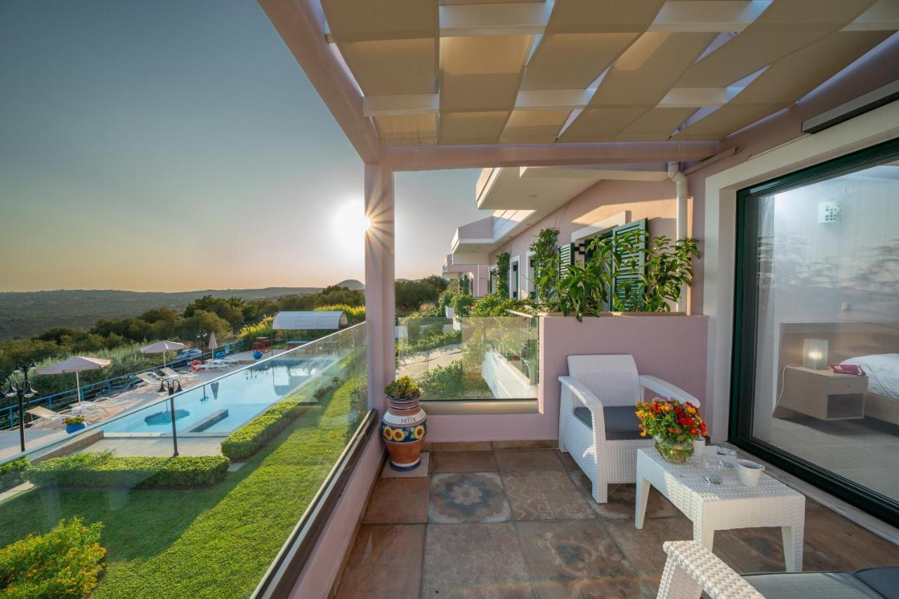 Lucia Simona Villas Mousata Luaran gambar