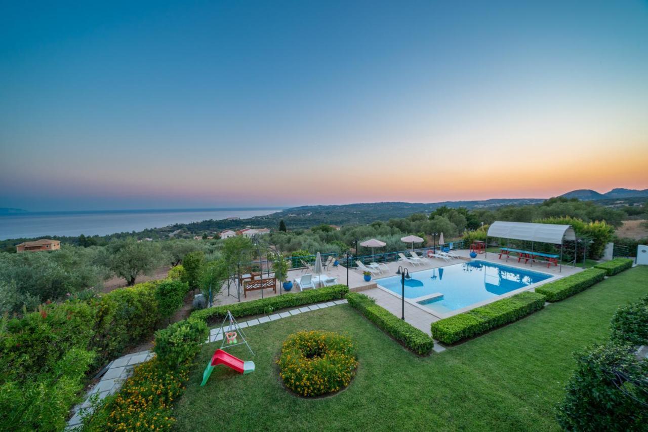Lucia Simona Villas Mousata Luaran gambar