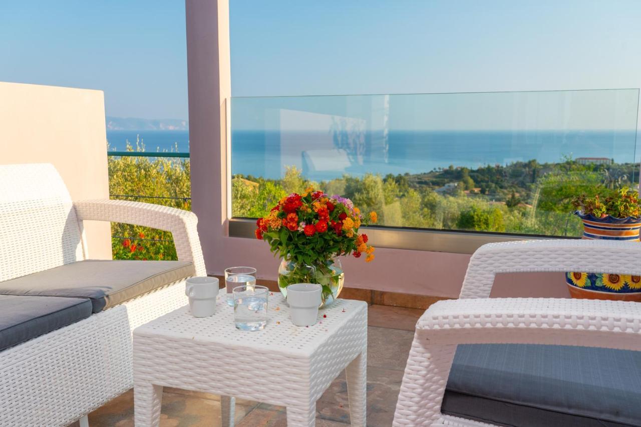 Lucia Simona Villas Mousata Luaran gambar