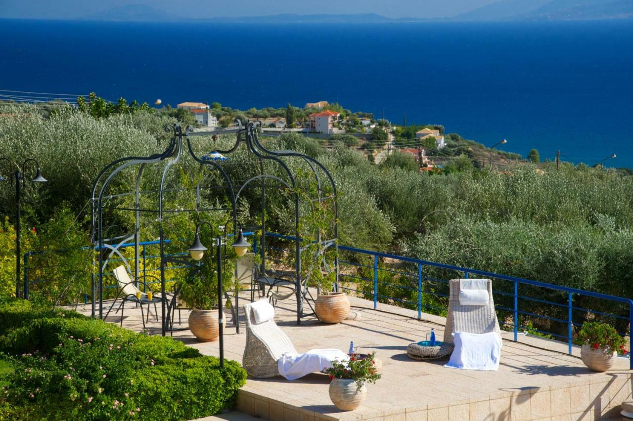 Lucia Simona Villas Mousata Luaran gambar