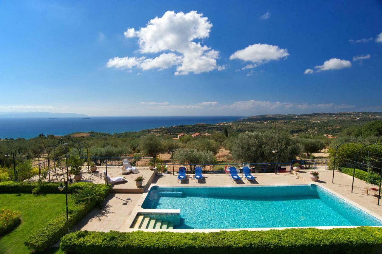 Lucia Simona Villas Mousata Luaran gambar